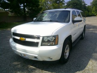 Used 2014 Chevrolet Suburban LT image 1