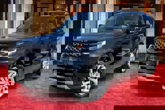 Used 2023 Land Rover Discovery S image 1