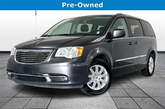 Used 2016 Chrysler Town & Country Touring image 1