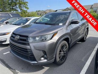 Used 2019 Toyota Highlander SE image 1