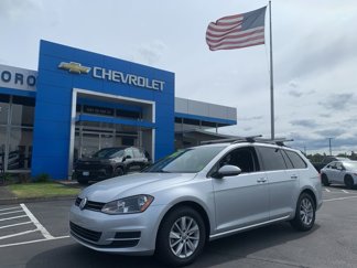 Used 2017 Volkswagen Golf S image 1