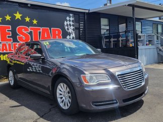 Used 2014 Chrysler 300 w/ Driver Convenience Group image 1