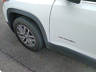 Used 2019 GMC Acadia SLE image 1