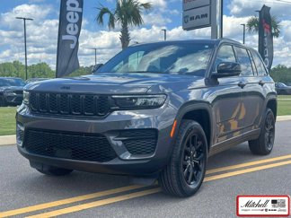 Certified 2024 Jeep Grand Cherokee Altitude image 1