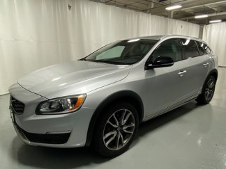 Used 2018 Volvo V60 T5 Cross Country image 1
