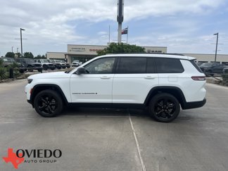 Used 2023 Jeep Grand Cherokee L Laredo image 1