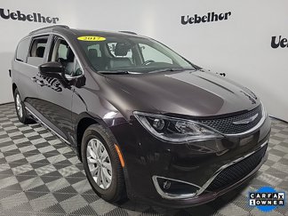 Used 2017 Chrysler Pacifica Touring-L image 1