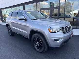 Used 2019 Jeep Grand Cherokee Laredo image 1