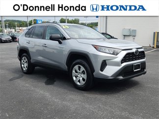 Used 2020 Toyota RAV4 LE image 1