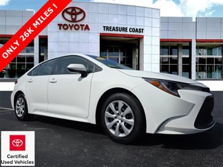 Certified 2022 Toyota Corolla LE image 1