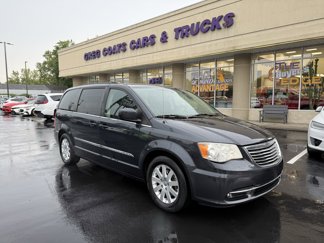 Used 2014 Chrysler Town & Country Touring video 1