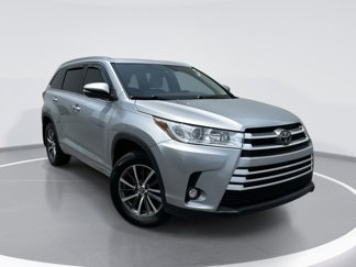 Used 2017 Toyota Highlander SE image 1