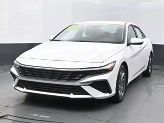 Used 2024 Hyundai Elantra SEL image 1