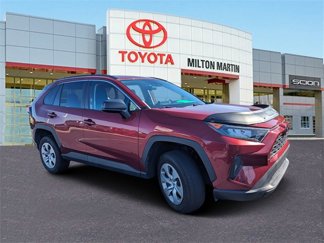 Used 2020 Toyota RAV4 LE image 1