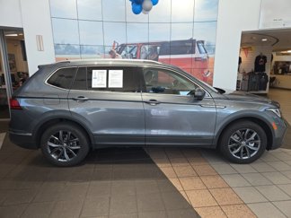 Certified 2022 Volkswagen Tiguan SE image 1