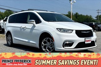 Used 2022 Chrysler Pacifica Limited image 1