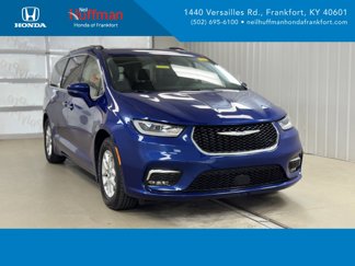 Used 2021 Chrysler Pacifica Touring-L image 1