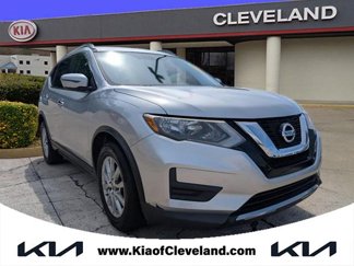 Used 2017 Nissan Rogue SV image 1