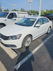 Used 2016 Volkswagen Passat 1.8T SE image 1
