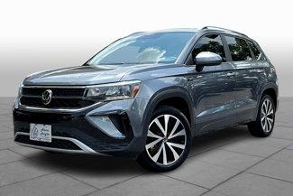 Certified 2022 Volkswagen Taos SE image 1