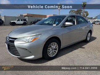 Used 2017 Toyota Camry LE image 1