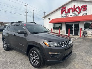 Used 2017 Jeep Compass Latitude w/ Popular Equipment Group image 1