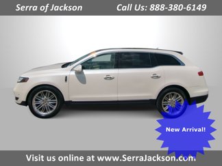 Used 2019 Lincoln MKT AWD image 1