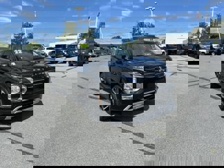 Used 2022 Mitsubishi Outlander SE image 1