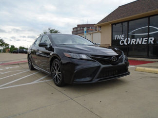 Used 2021 Toyota Camry SE image 1