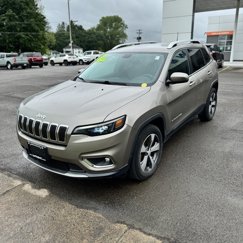 Used 2019 Jeep Cherokee Limited image 1