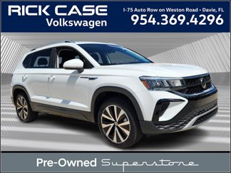 Certified 2022 Volkswagen Taos SE image 1