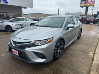 Used 2018 Toyota Camry SE image 1