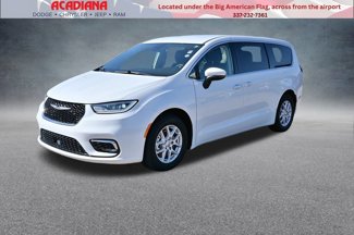 Used 2023 Chrysler Pacifica Touring-L image 1