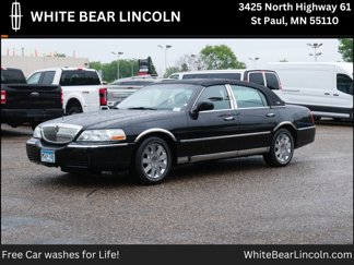 Used 2005 Lincoln Town Car Signature Limited image 1