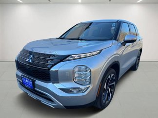 Used 2023 Mitsubishi Outlander SE image 1