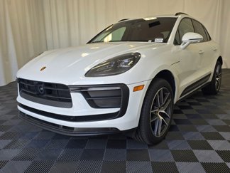 Certified 2024 Porsche Macan image 1