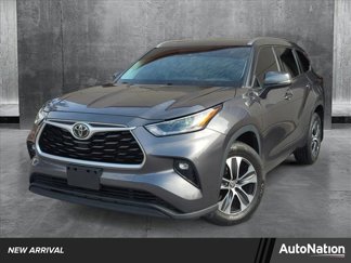 Used 2021 Toyota Highlander XLE image 1