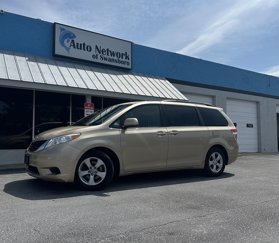 Used 2011 Toyota Sienna LE image 1