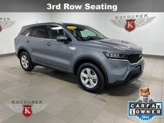 Used 2023 Kia Sorento LX image 1