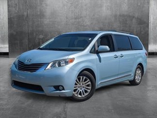 Used 2015 Toyota Sienna XLE image 1