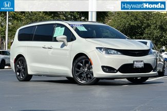 Used 2020 Chrysler Pacifica Touring-L image 1