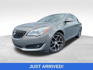 Used 2017 Buick Regal Sport Touring image 1