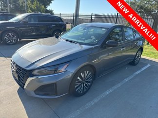 Used 2024 Nissan Altima 2.5 SV image 1