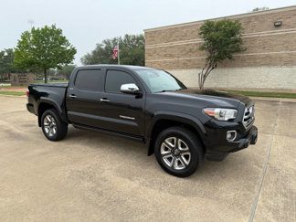 Used 2019 Toyota Tacoma Limited image 1