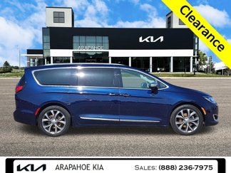 Used 2019 Chrysler Pacifica Limited w/ Tire & Wheel Group image 1