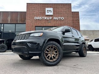 Used 2017 Jeep Grand Cherokee Altitude image 1