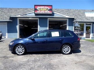 Used 2017 Volkswagen Golf S image 1