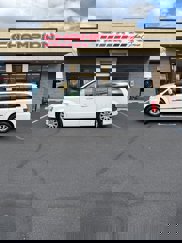 Used 2016 Chrysler Town & Country Touring image 1
