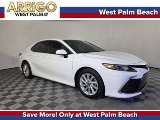 Used 2022 Toyota Camry LE image 1