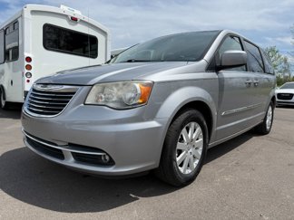 Used 2014 Chrysler Town & Country Touring image 1